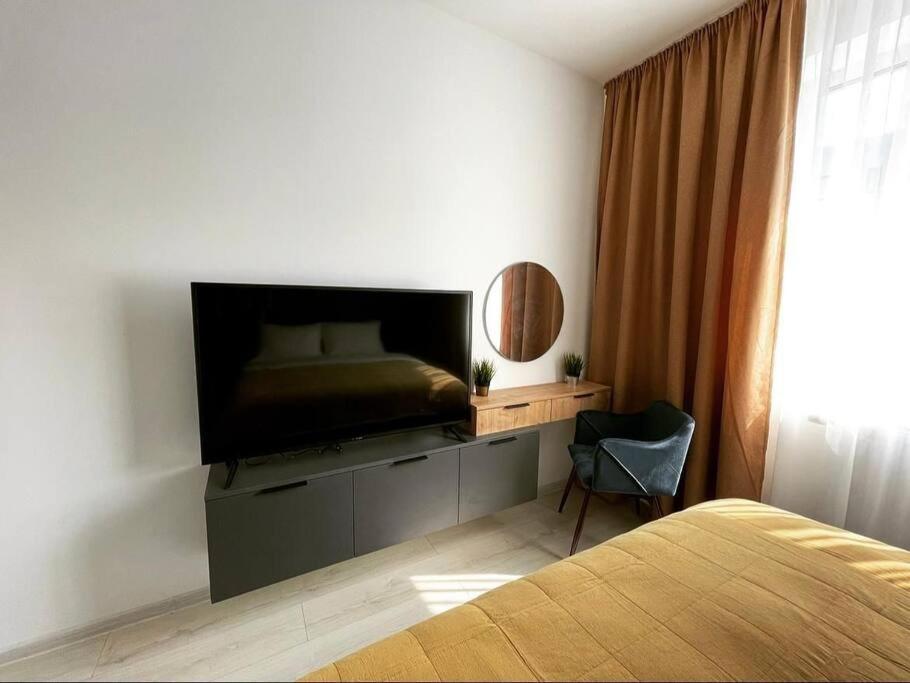 Minimalist Studio Apartment Braşov Dış mekan fotoğraf